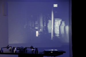 Ann Guillaume, Submarino , 2015, Film HD, 05:33 min, musique : Felicia Atkinson. Vue de l'exposition Archeologia II, Rennes, 2016. Photo. Patrice Goasduff.